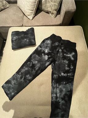 JoyLab Men's Black and Gray Tie-Dye Crewneck Sweater